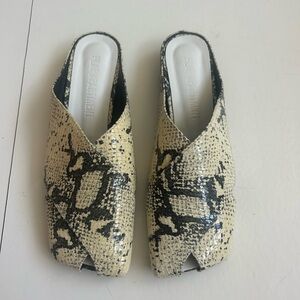Flat Apartment Snakeskin Patterned Mules New